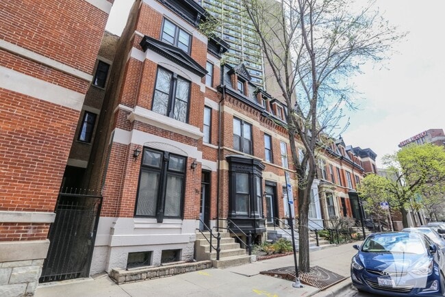 Building Photo - 1851 N Lincoln Ave