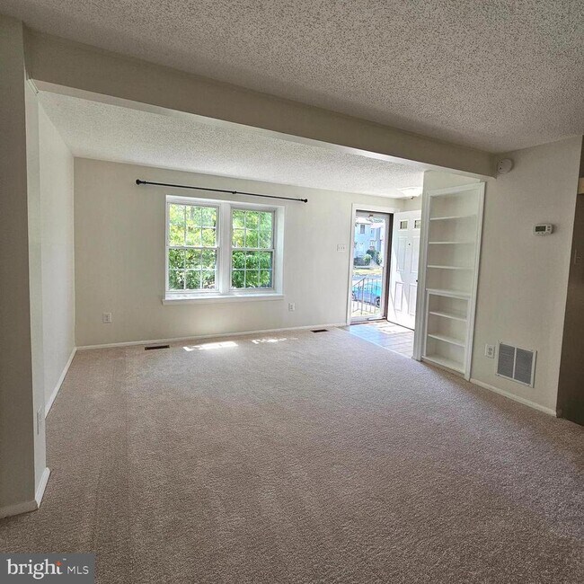 Foto del edificio - 5302 Harbor Ct Dr