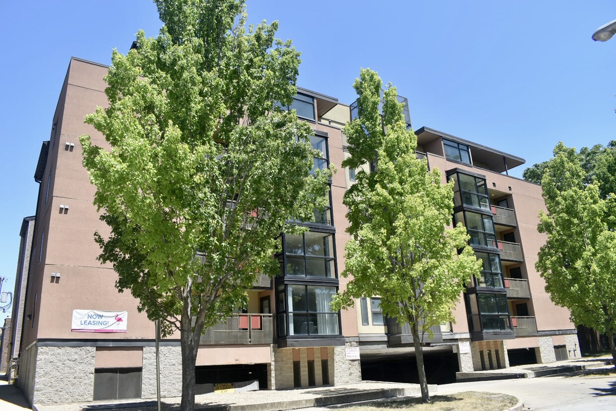 Foto principal - 1010 W Stoughton
