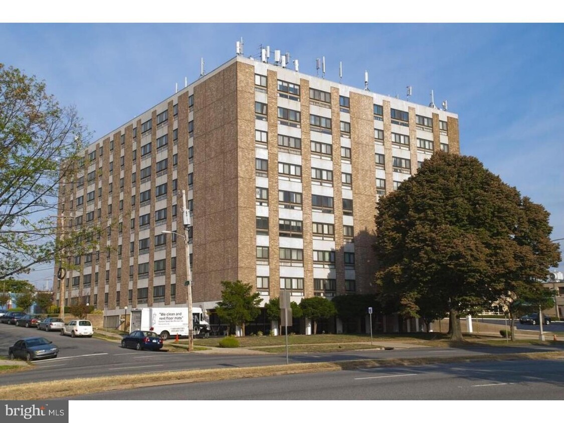 Foto principal - 7600 Roosevelt Blvd