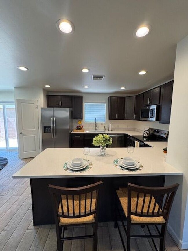 Foto del edificio - 2446 S Clovis Place-