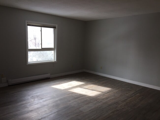 Building Photo - 104 Codrington St