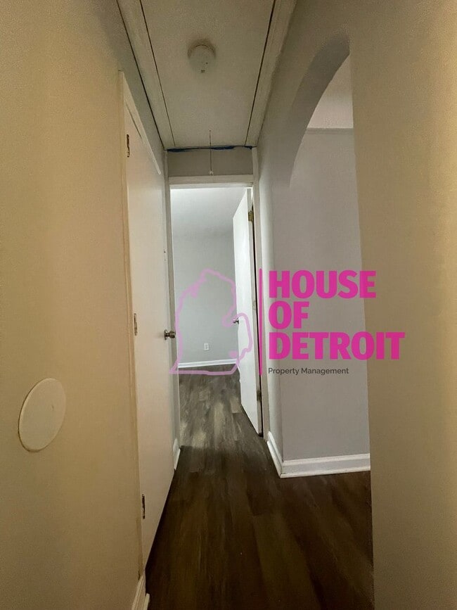 Building Photo - 3 BEDROOM 1 BATH SINGLE FAMILY HOME~ WARREN