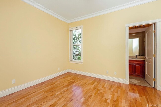 Building Photo - Spacious Mission District 2+ Bedroom 2 Bat...