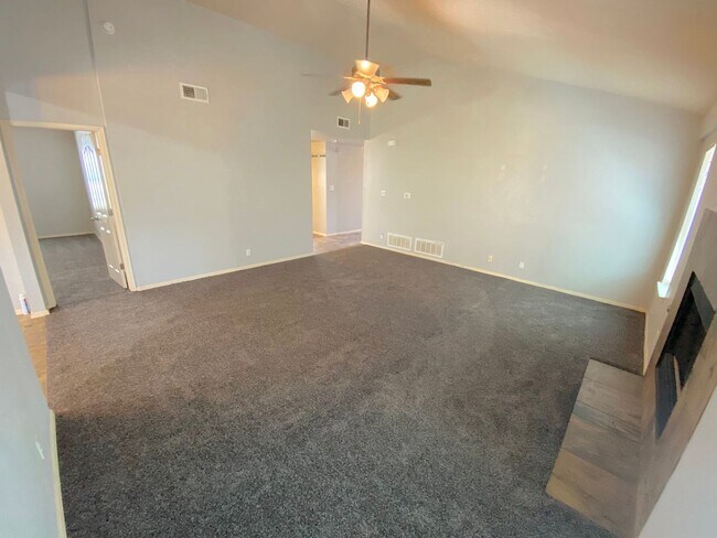 Foto del edificio - Sandstone Ranch Estates - 4Bed /3bath Refr...