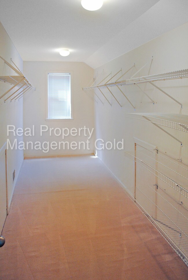 Building Photo - 23936 Meredith Ct