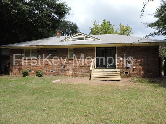 Building Photo - 3995 Comanche Rd