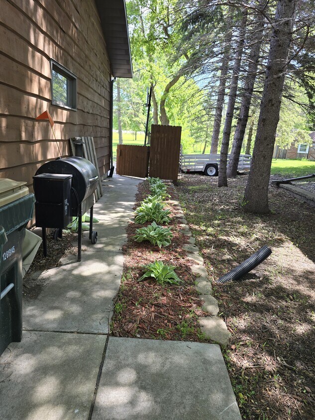 Primary Photo - 1010 S Lakeshore Dr