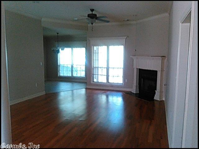 Foto del edificio - 8 Gregory Ln