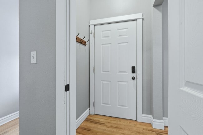 Building Photo - 1032 28th St