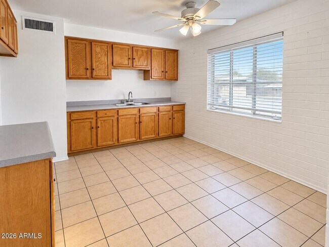 Foto del edificio - 11400 N 112th Dr