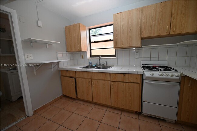 Foto del edificio - 3444 NW 4th St