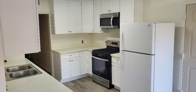 Building Photo - 721 W 39th St