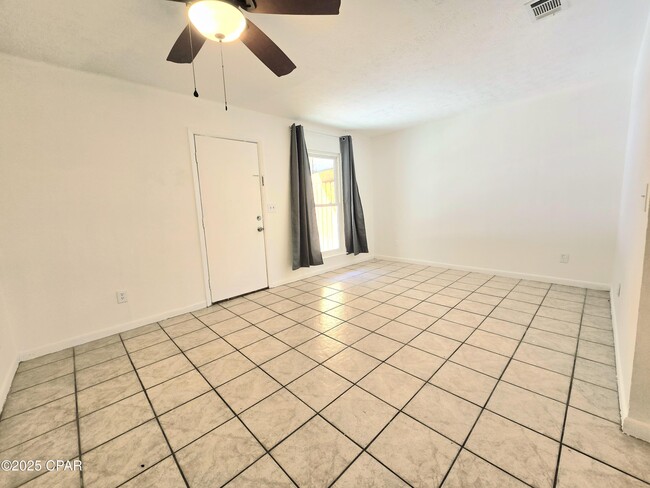 Building Photo - 636 W Caladium Cir
