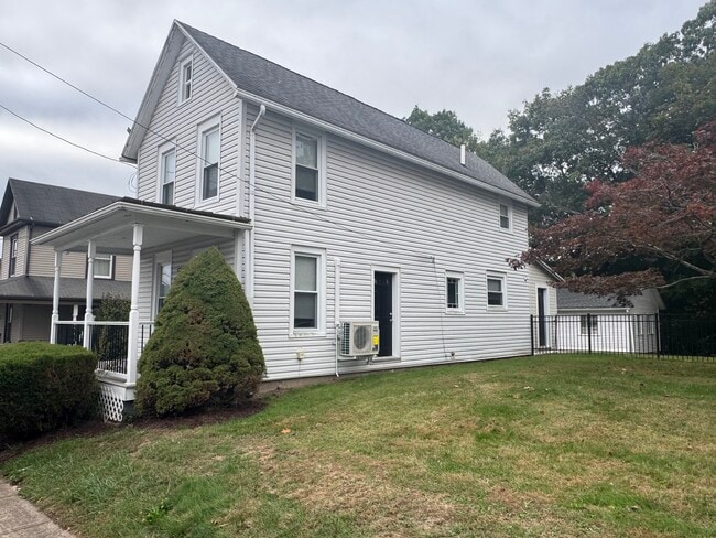 Side view - 205 Fair St