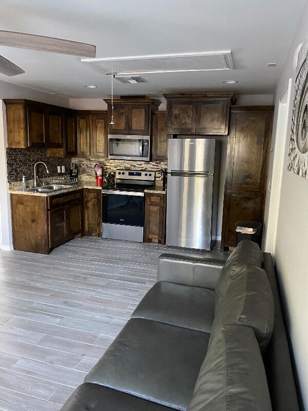 Foto principal - 1825 W Deberry Ave