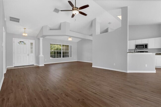 Building Photo - 10621 Cedar Forest Cir