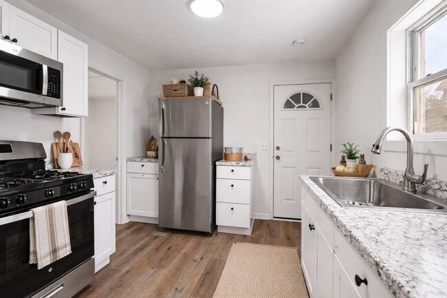 Building Photo - 66 Endicott Ave