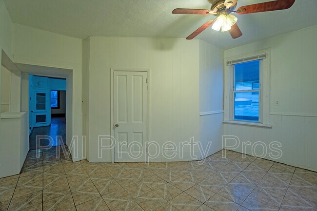 Foto del edificio - 2491A S 6th St