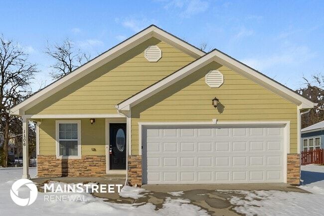 Building Photo - 1106 SE Oak Ridge Dr