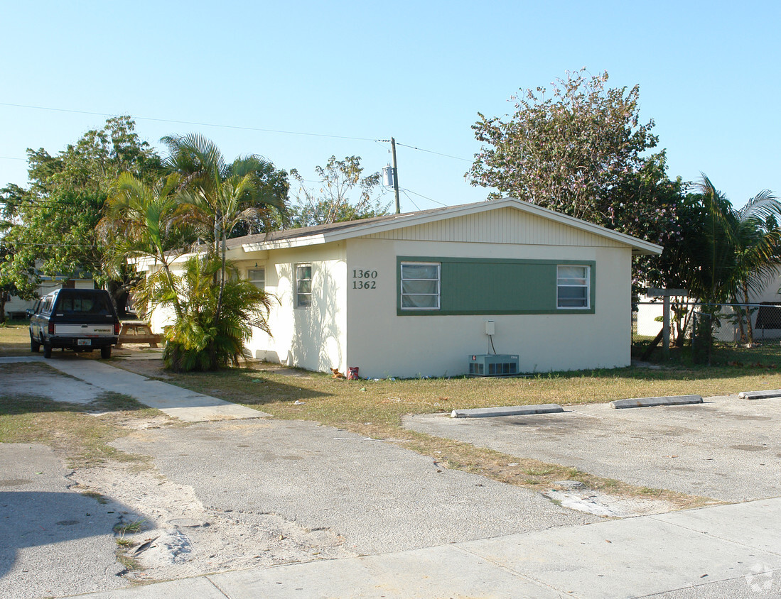 Primary Photo - 1300-1362 NW 10th St