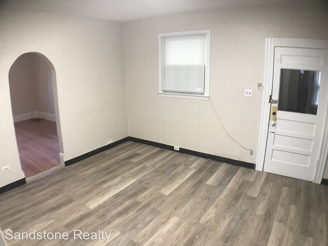 Foto principal - 6015 Hosmer Ave