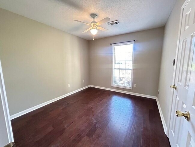 Foto del edificio - 6688 Laurel Valley Dr