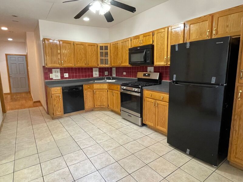 Foto principal - 902 N California Ave