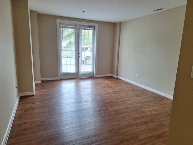 Foto del edificio - 1 bedroom/ 1 bathroom. Bennington on the Park