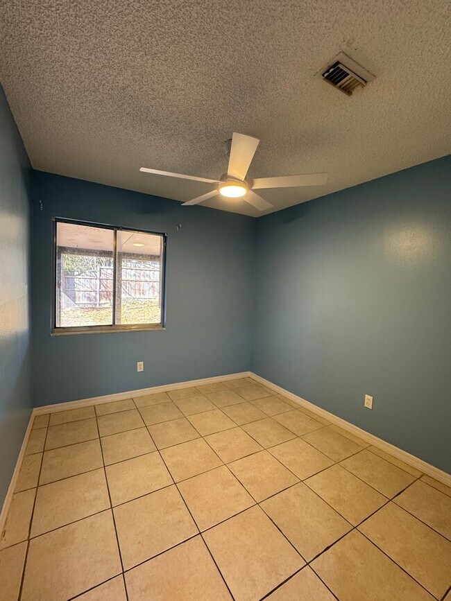 Foto del edificio - Comfortable Duplex for Lease!