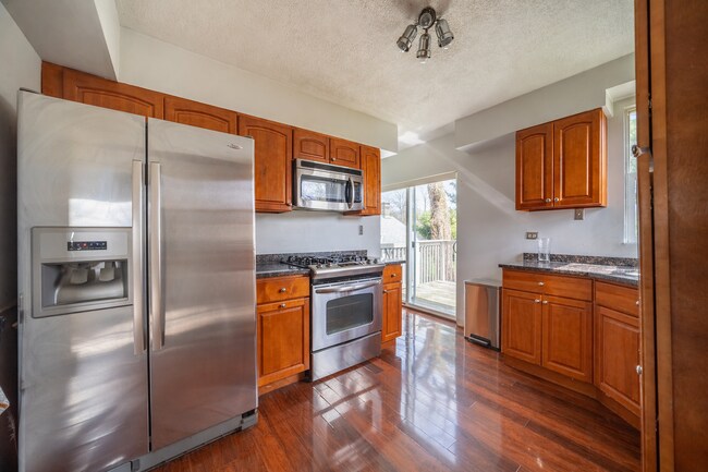 Foto del edificio - 714 Villa St