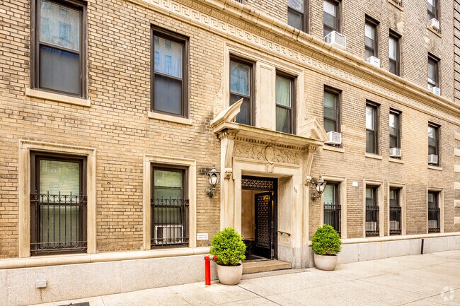 Building Photo - 310 W 106th St