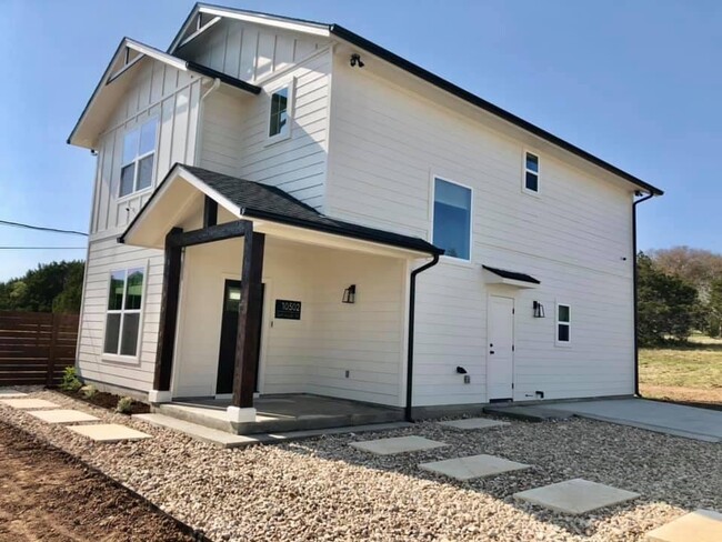 Building Photo - 10502 Oak Valley Trail