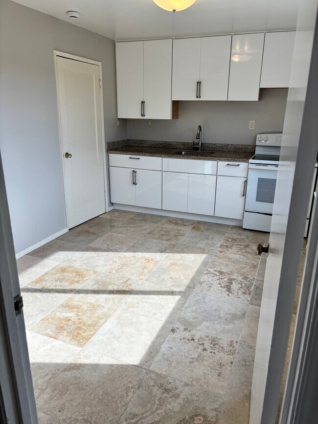 Foto del edificio - 6742 Snowdon Ave