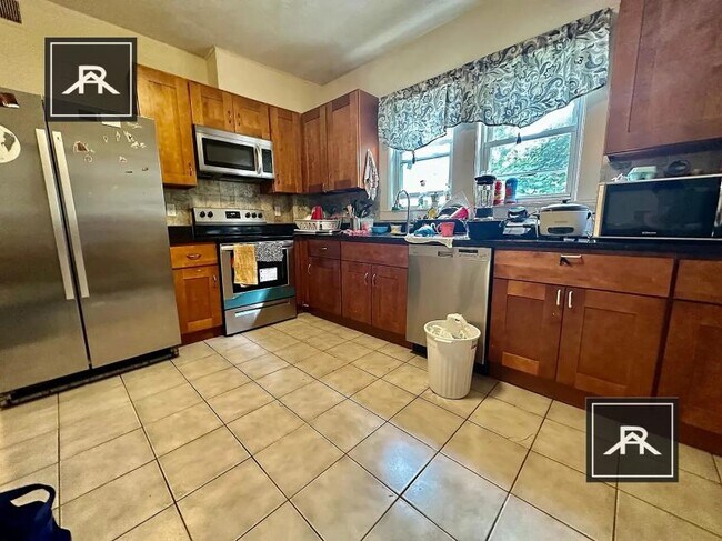 Photo - 5 bedroom in Waltham MA 02453 Apartment