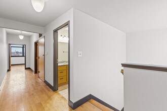 Building Photo - Station House | Near The Loop