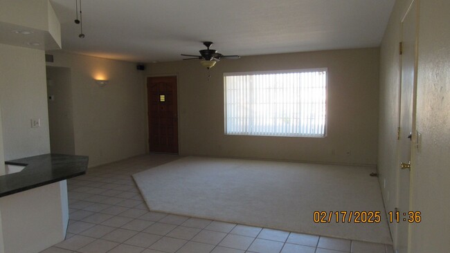 Foto del edificio - 3 Bed 2 Bath 2 Car Garage with ample parking