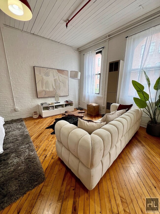 Foto del edificio - Clock Tower Industrial Loft Studio w/ Pool, Sauna, Rooftop Greenhouse & More Near South Bronx Wat...