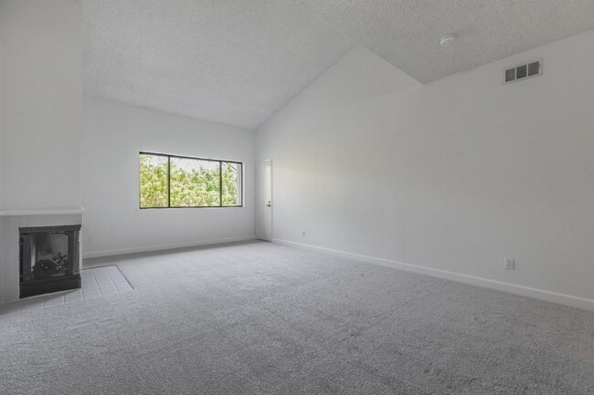 Building Photo - 4681 Albany Cir