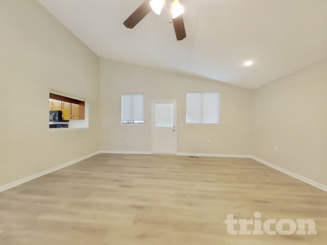 Foto del edificio - 6971 Springwood Dr