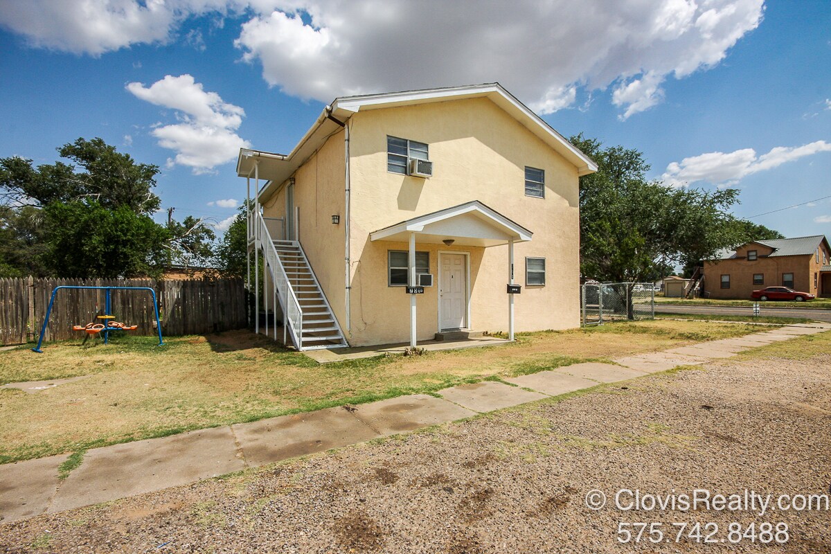 Front of Apartment - 701 Ross St