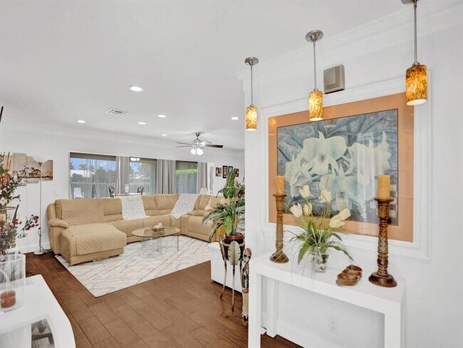 Building Photo - 340 Orange Tree Dr