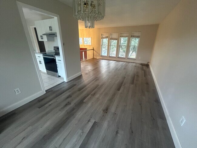 Foto del edificio - 244 Newport Rd