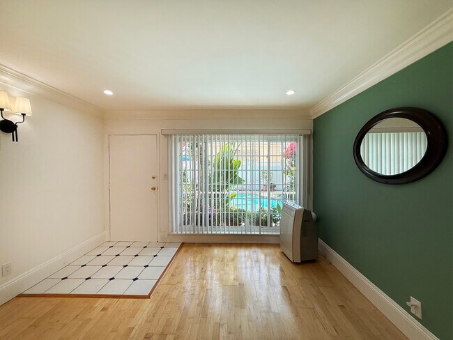 Foto del edificio - 8576 Holloway Dr