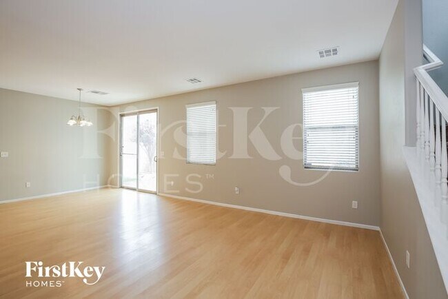 Building Photo - 10811 Mason Hill Avenue