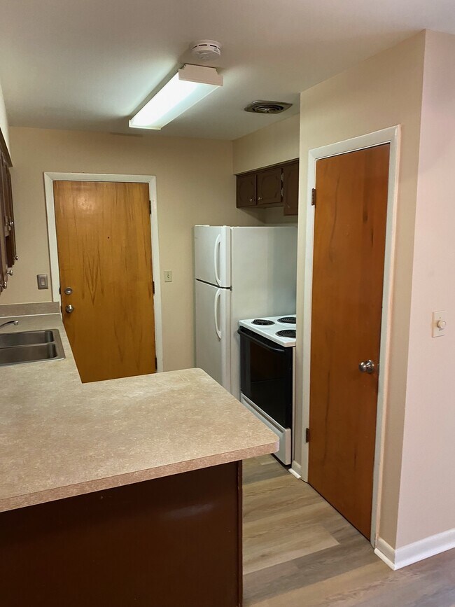 Building Photo - 2731 Brownsboro Rd