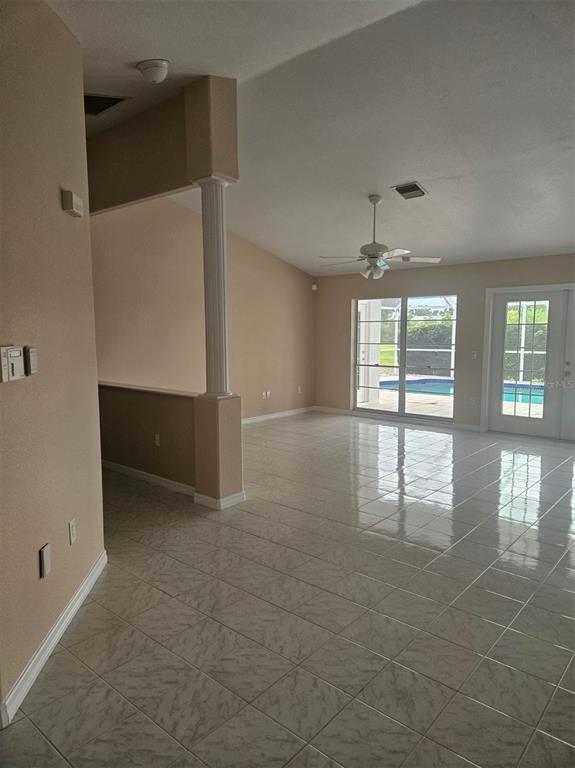 Foto del edificio - 26376 Villa Maria Dr