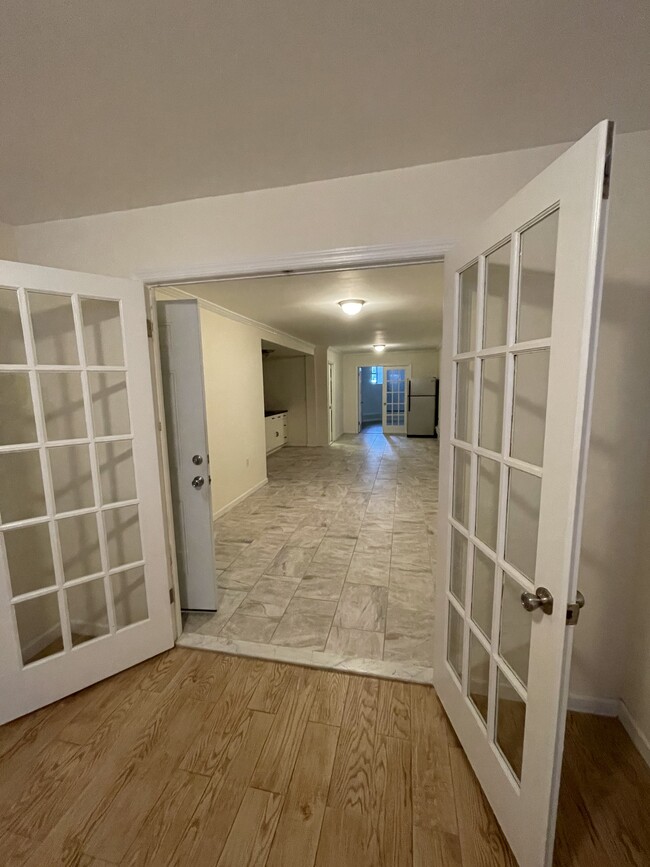 Building Photo - 566 Bay Ridge Pky