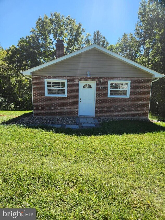 Primary Photo - 1369 Avon Bend Rd