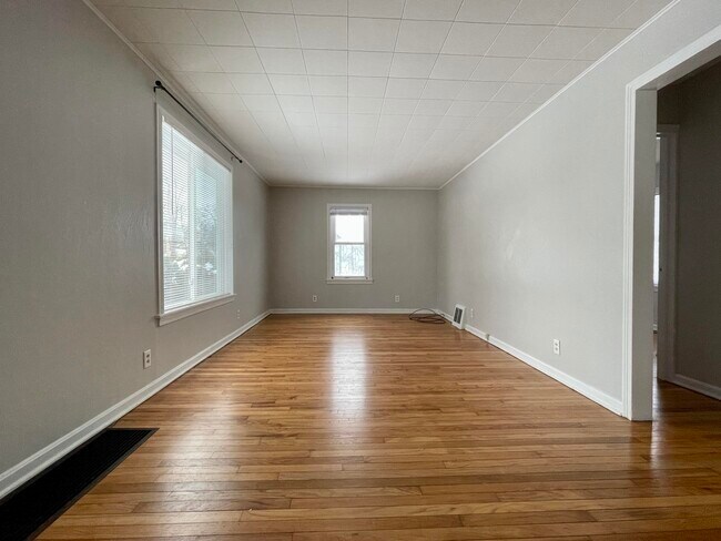 Building Photo - 2609 Amherst Ave